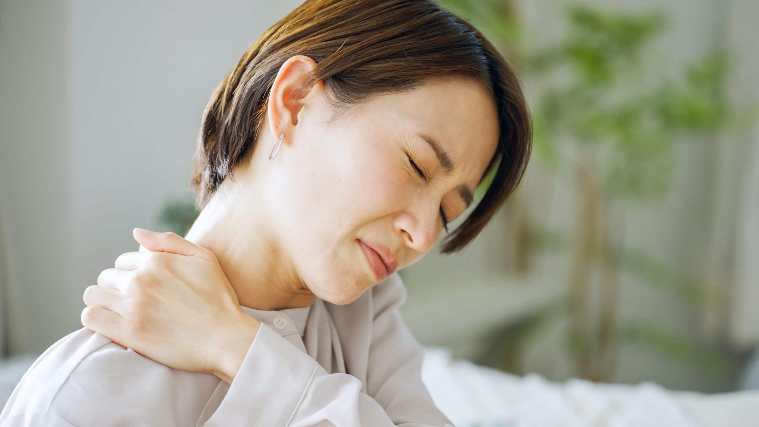 Natural Stiff Neck Remedies You Should Try for Pain Relief