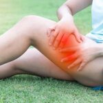 runner clutching leg with inflammation shown in red